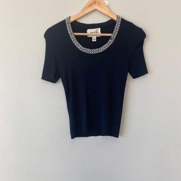 Industry black top petite whit details around the neck - Picture 1 of 9